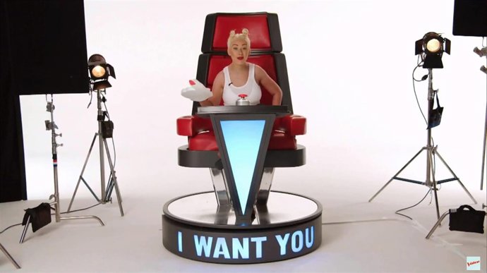 Christina Aguilera parodia a Miley Cyrus