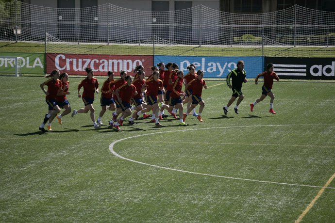 La selección española femenina entrenando en Las Rozas