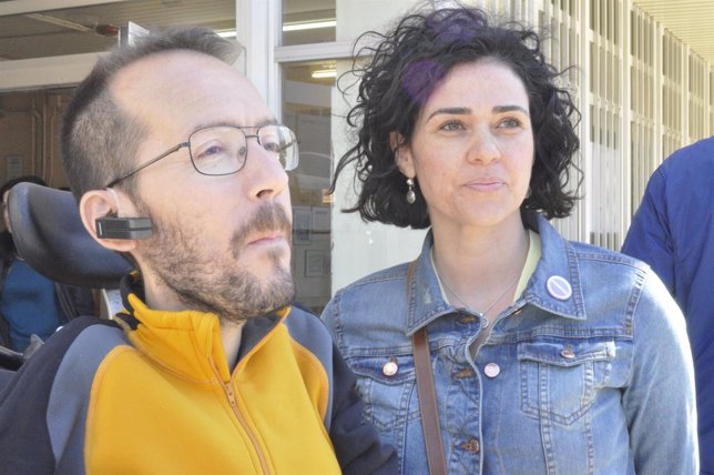 Los candidatos de Podemos Pablo Echenique y Erika Sanz. 