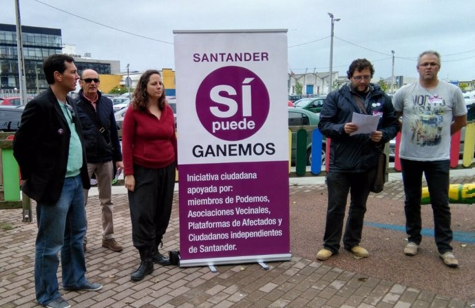 Antonio Mantecón y miebros de Ganemos Santander 