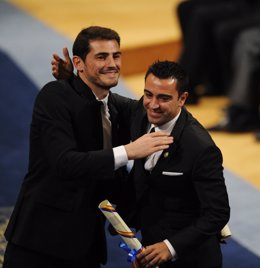 Iker y Xavi recogen el Príncipe de Asturias