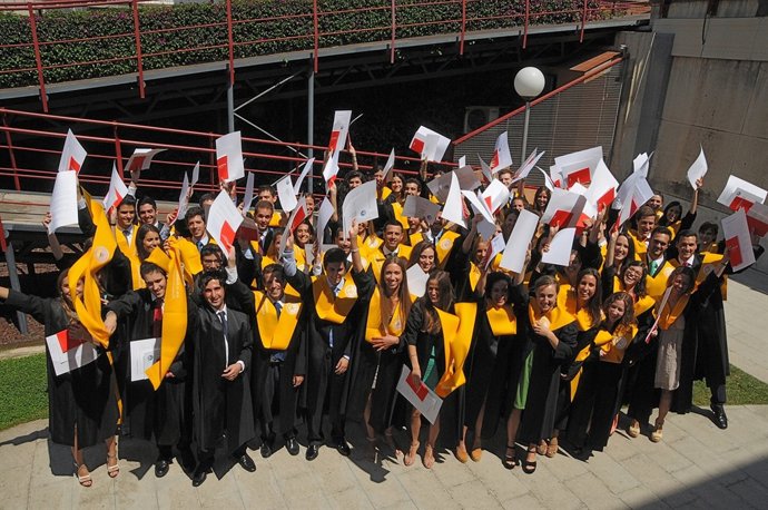 Alumnos de la primera promoción de Medicina
