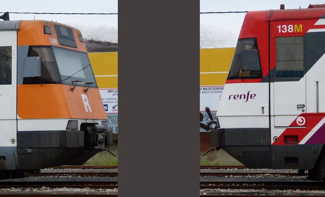 Trenes de Rodalies con la pintura de la Generalitat y la de Renfe