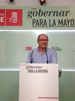 Juan Cornejo en rueda de prensa en la sede del PSOE-A