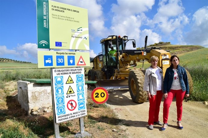 La delegada de la Junta y la alcaldesa en el inicio de las obras