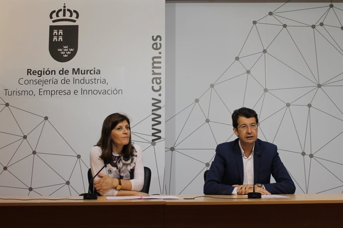 Ruiz presenta las nuevas ayudas para el comercio minorista y la artesanía