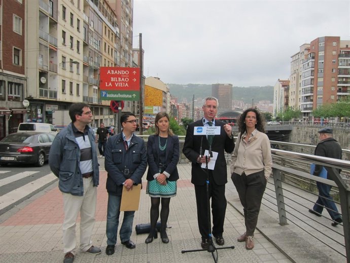 Luis Eguíluz con candidatos del PP