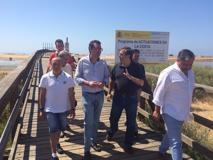Dirigentes del PP visitan las actuaciones en el Puente de la Gola. 
