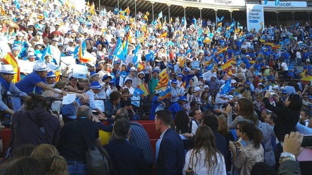 Multitudinario mitin de Rajoy en Valencia junto a Fabra y Barberá