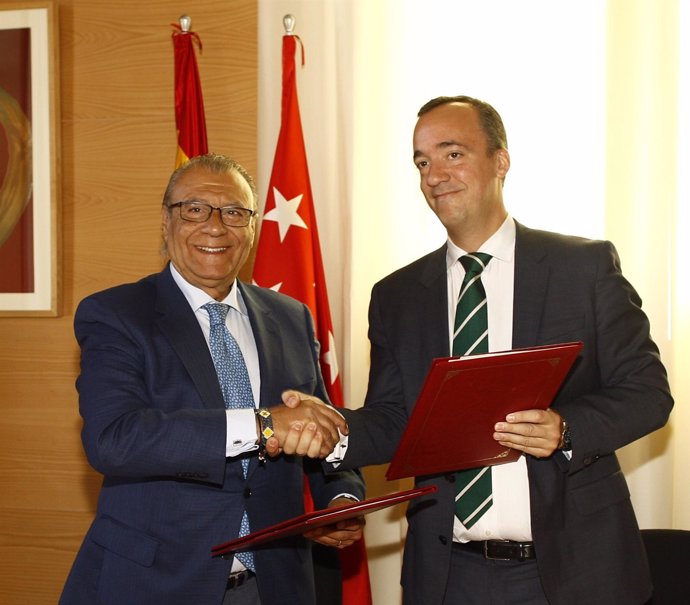Francisco Martínez y Jesús Fermosel firman un convenio de colaboración