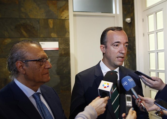 Francisco Martínez y Jesús Fermosel firman un convenio de colaboración