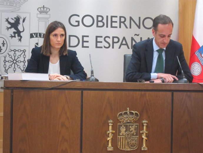 Delegado del Gobierno en Cantabria y secretaria de la Delegación 
