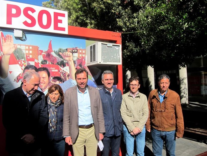 Puente en la sede de la campaña electoral del PSOE Valladolid