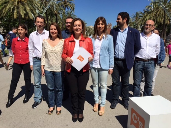 Carina Mejías y el equipo de C's en Barcelona