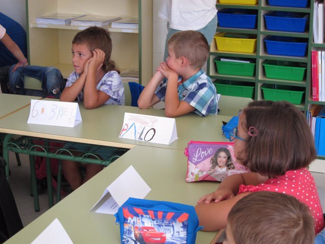 Alumnos pequeños en clase en La Rioja