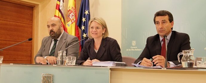 Martínez, Riera y Company en la rueda de prensa posterior al Consell de Govern