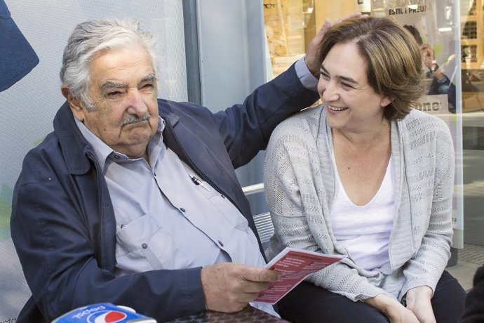 El expresidente de Uruguay José Múgica y la candidata de BComú, Ada Colau