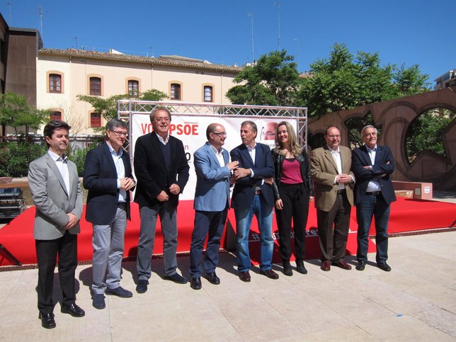 Los candidatos del PSOE aragonés, este viernes en Zaragoza
