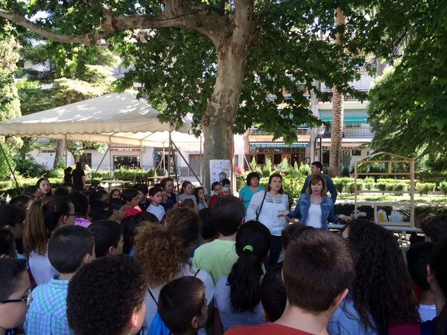 Celebración del Día de la Diversidad con escolares.