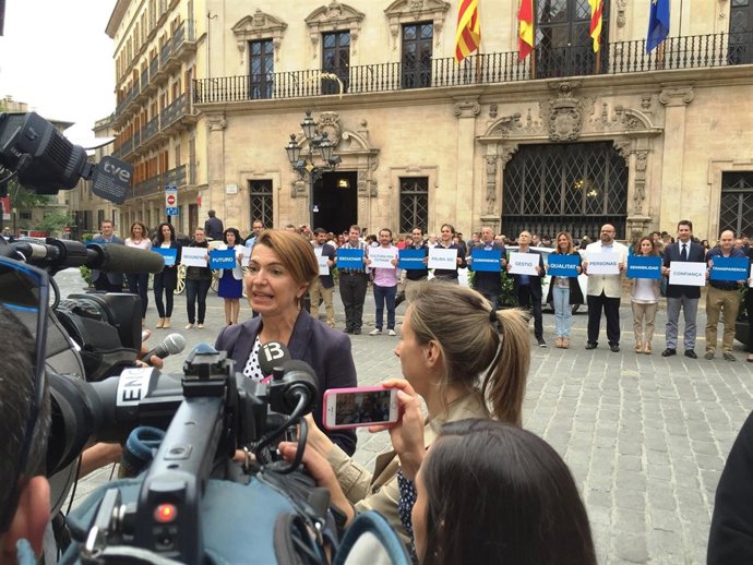 Durán atendiendo a los medios