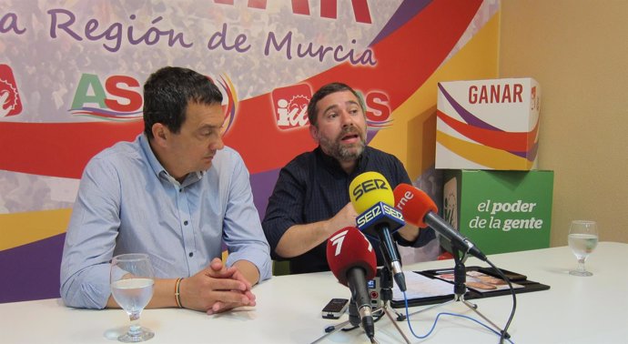 Javier Couso en rueda de prensa junto a Pujante en el balance campaña 
