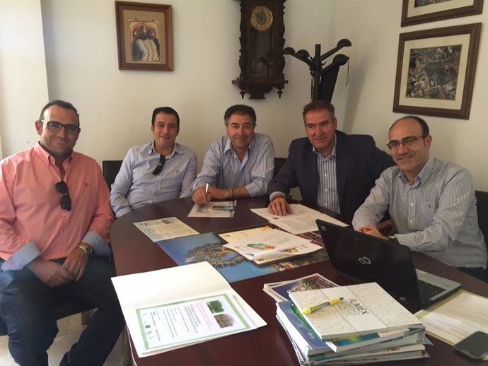 Reunión de Sebastián Quirós con pistacheros 