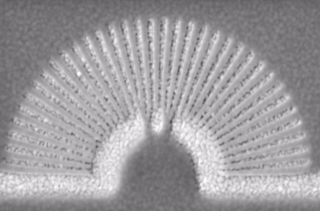 Hiperlente de metamateriales