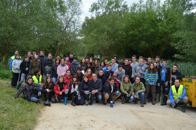 LA CONSEJERA OREGI CON ESTUDIANTES DE JESUS OBRERO