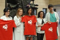 Macarena Gómez apoya en el Reina Sofía la campaña de donación de órganos