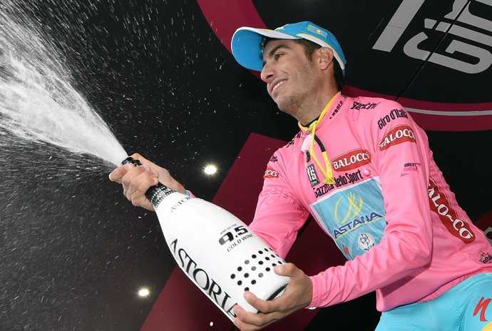 Fabio Aru maglia rosa Giro Italia