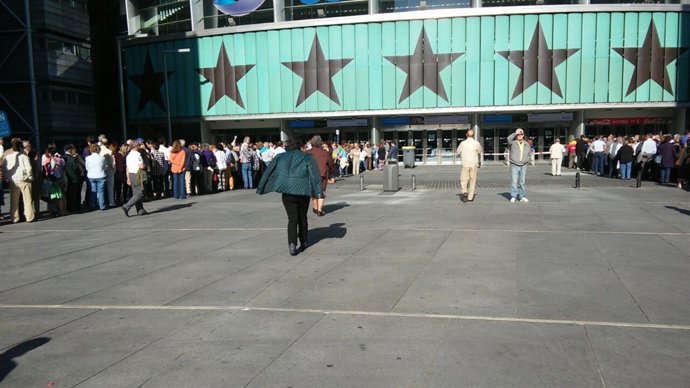 Colas en el Palacio de los Deportes
