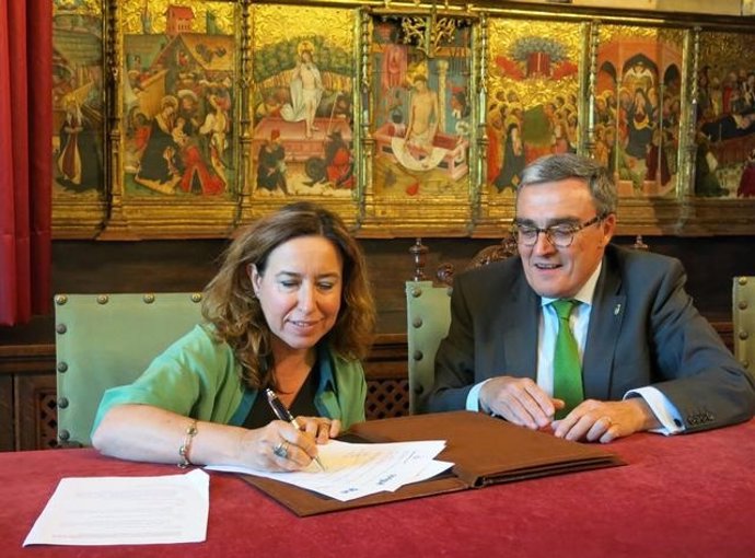 Anna Vallés (Fundació Sorigué) y el alcalde de Lleida, Àngel Ros