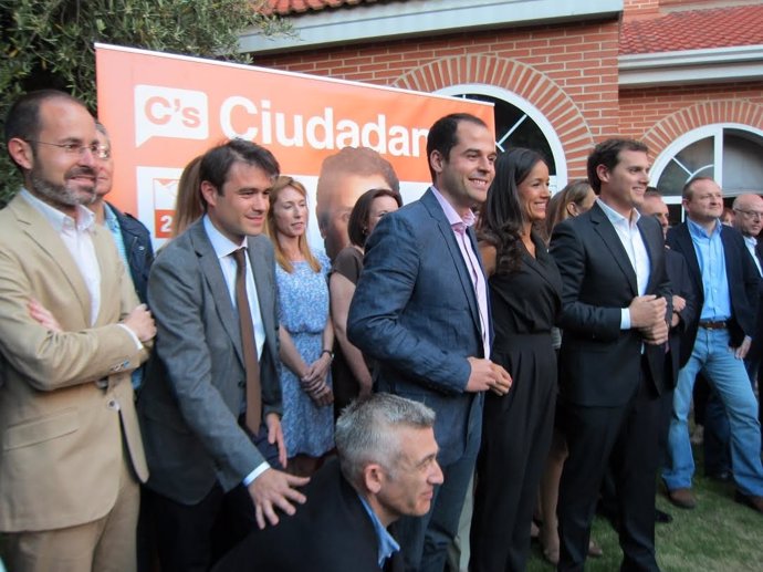 Albert Rivera en el mitin de cierre de campaña con candidatos de Ciudadanos