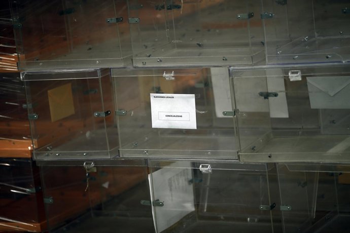 Elecciones municipales y autonómicas, comicios, votar, voto, papeletas, urnas