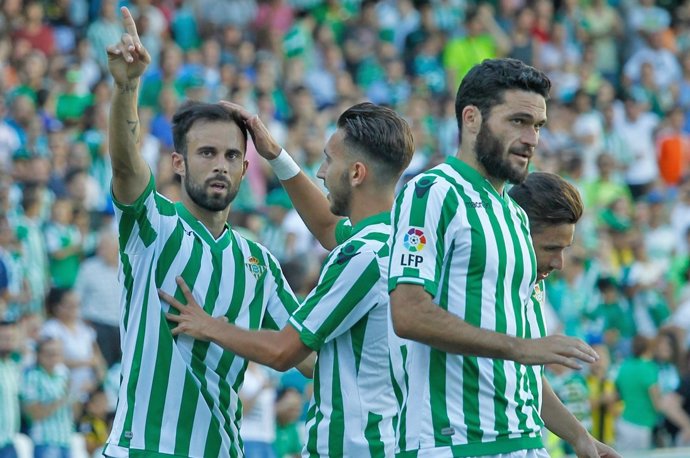 Molinero, del Betis, celebra un gol en el Benito Villamarín