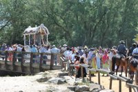 Atendidas dos personas por el vuelco de una carreta en El Rocío