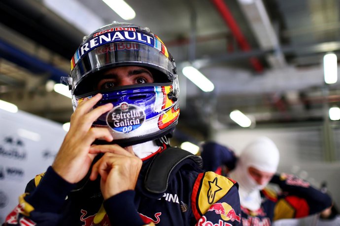 Carlos Sainz en el Box de Shanghái