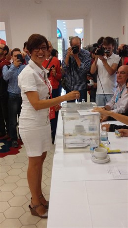 María Gámez votando