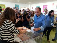 Monago (PP) afronta "muy tranquilo" una jornada en la que espera una alta participación de los extremeños