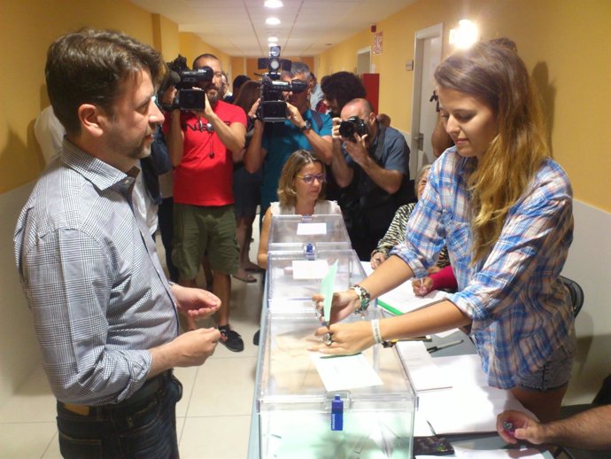 Carlos Alonso ejerce su derecho al voto