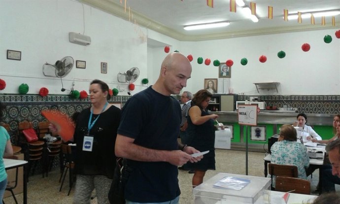 Esteban de Manuel vota en Sevilla