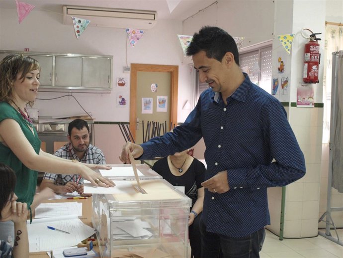 Rubén Juan Serna ejerce su derecho al voto, elecciones