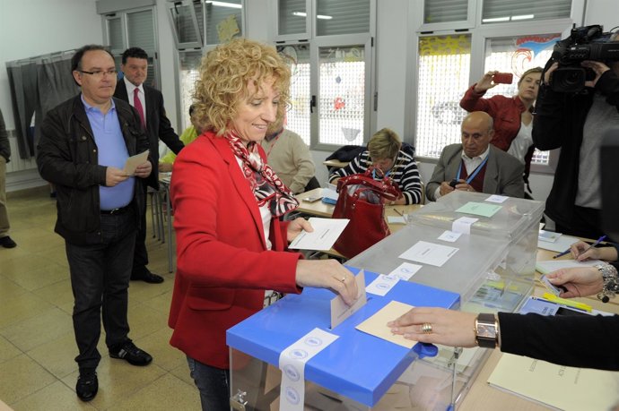 Rosa Eva Díaz Tezanos votando 