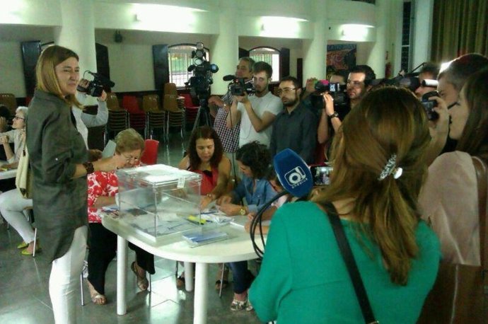 Ysabel Torralbo votando el 24M en Málaga