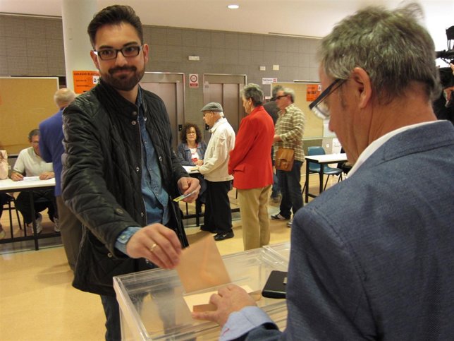 Diego Ubis candidato Ciudadanos al Gobierno vota en la UR