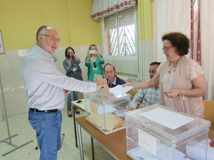 Estanislao Martín de 'eXtremeños' votando en Cáceres