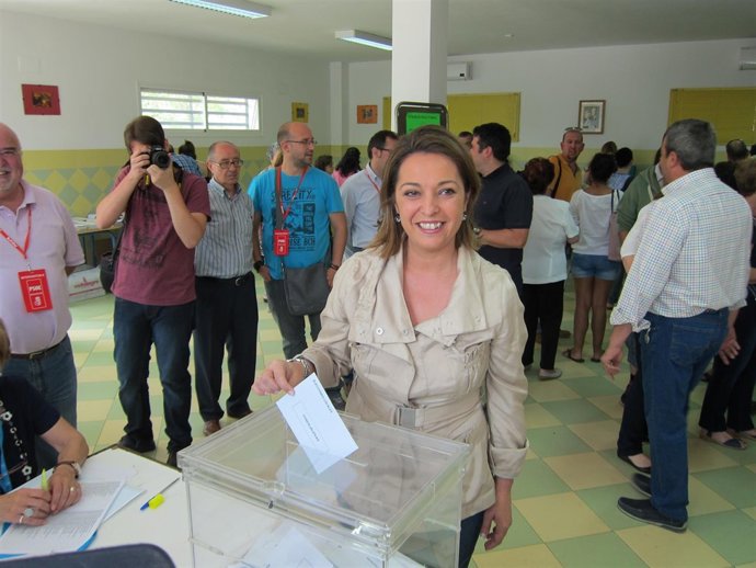 Isabel Ambrosio ejerce su derecho al voto