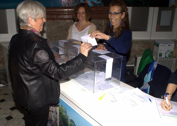 Blanca Rosa Gómez Morante votando 