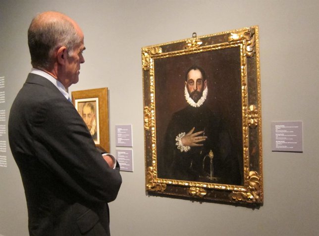 'El caballero de la mano en el pecho'.