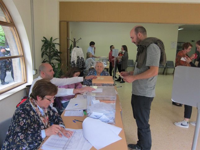 Colegio electoral en Oviedo. 